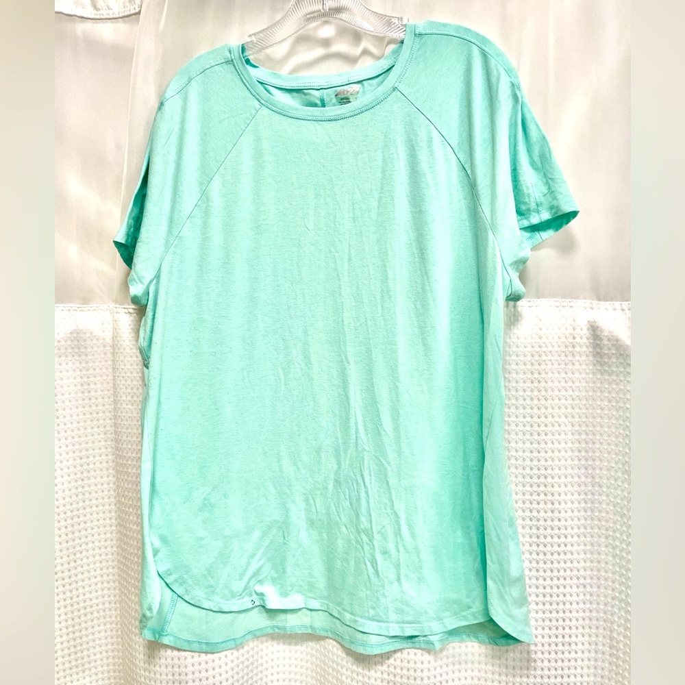 2x green t shirt